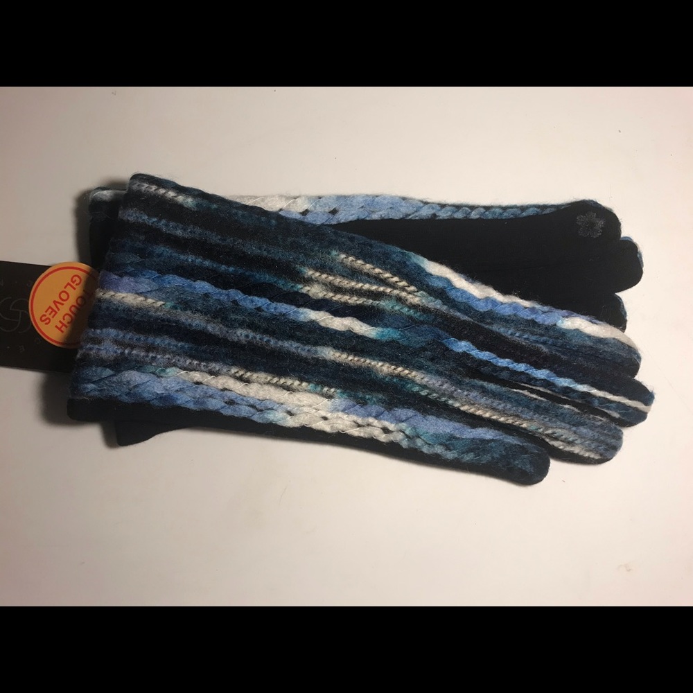 New touchscreen gloves for women NWT